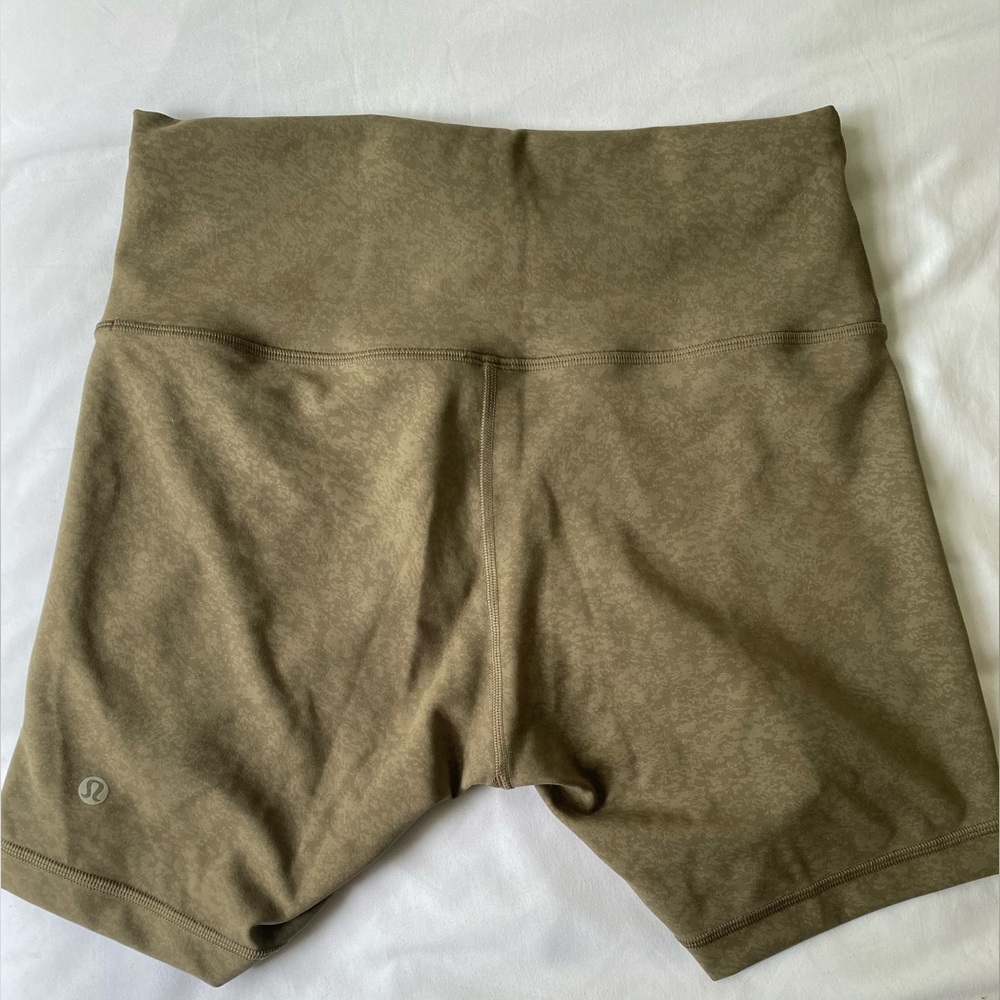Lululemon Wunder train shorts 6”